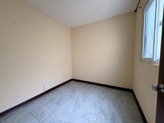 CASA EN ALQUILER LOS CELAJES SAN CRISTOBAL POR COMERCIAL MIX ACCESIBLE A BULEVAR PRINCIPAL — Casa en Alquiler en Zona 8 Mixco, Guatemala, Ciudad — miniatura 8 de 17