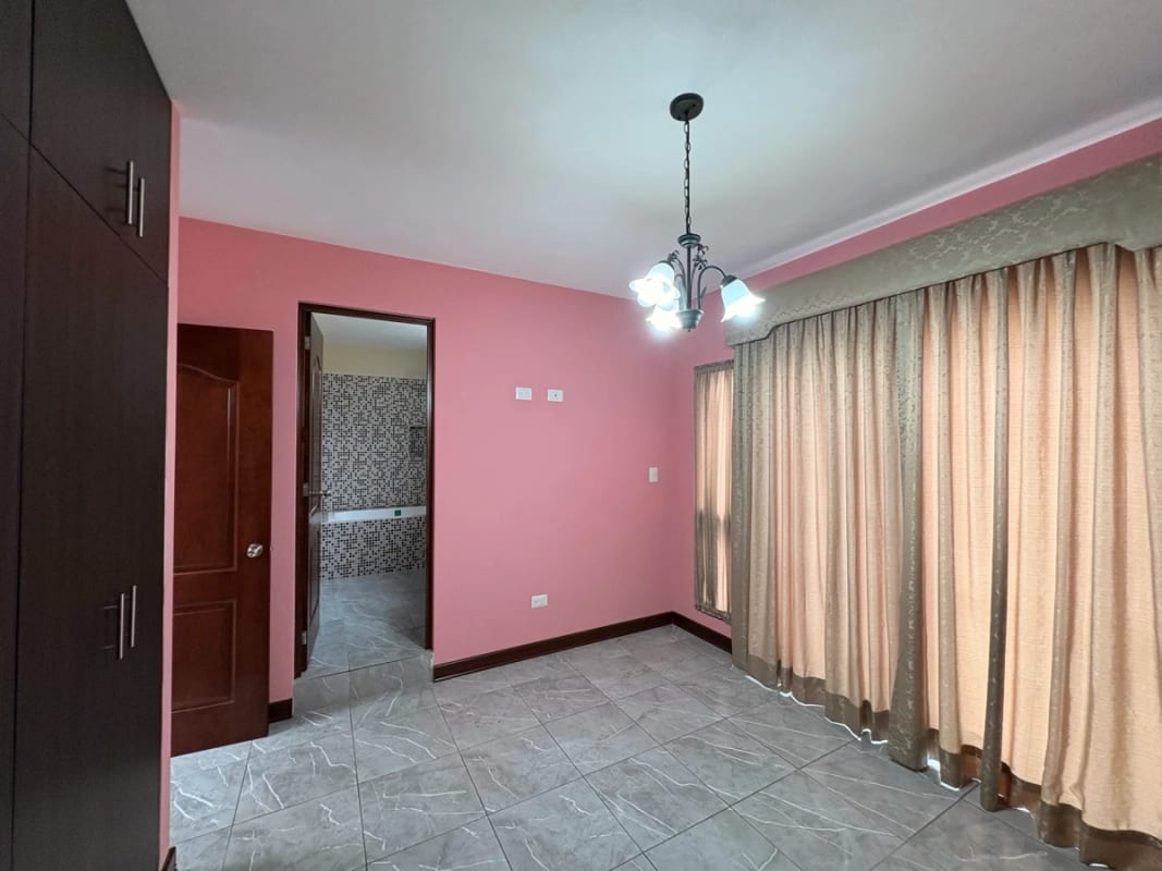 CASA EN ALQUILER LOS CELAJES SAN CRISTOBAL POR COMERCIAL MIX ACCESIBLE A BULEVAR PRINCIPAL — Casa en Alquiler en Zona 8 Mixco, Guatemala, Ciudad — foto 7 de 17