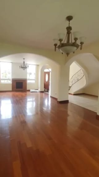 CASA EN VENTA EN JARDINES DE SAN ISIDRO ZONA 16 — Casa en Venta en Jardines de San Isidro, Zona 16, Guatemala, Ciudad — miniatura 2 de 17
