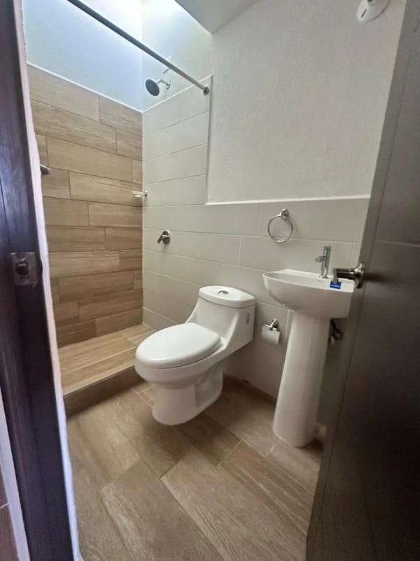 Vendo casa en San José Pinula — Casa en Venta en Condado Florenza, San José Pinula, Guatemala, Ciudad — foto 5 de 9