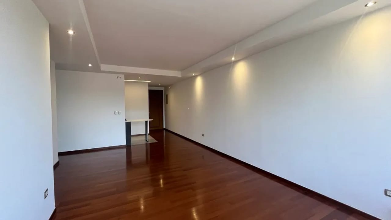 VENTA DE APARTAMENTO EN EDIFICIO TARRAGONA ZONA 15 — Apartamento en Venta en Tarragona, Zona 15, Guatemala, Ciudad — foto 1 de 16