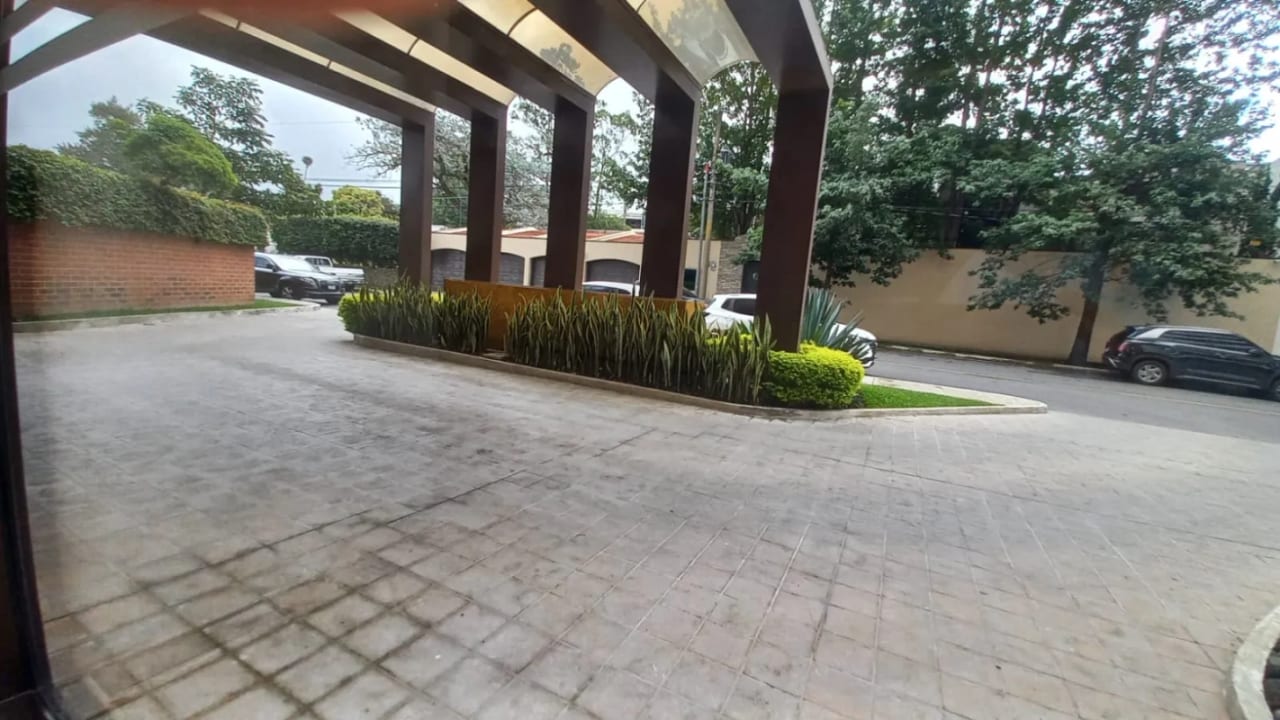 VENTA DE APARTAMENTO EN EDIFICIO TARRAGONA ZONA 15 — Apartamento en Venta en Tarragona, Zona 15, Guatemala, Ciudad — foto 2 de 16