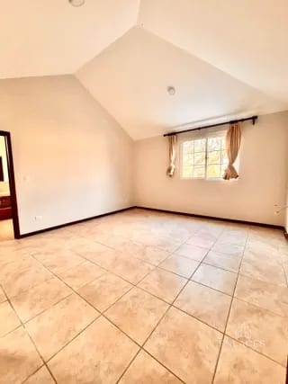 Entrada a Fraijanes • Casa en Renta/Venta • Villas de Entreverdes — Casa en Alquiler en Villas de Entreverdes, Carretera a El Salvador, Guatemala, Ciudad — miniatura 12 de 13