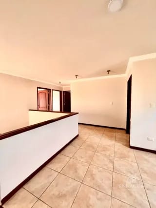 Entrada a Fraijanes • Casa en Renta/Venta • Villas de Entreverdes — Casa en Alquiler en Villas de Entreverdes, Carretera a El Salvador, Guatemala, Ciudad — miniatura 10 de 13