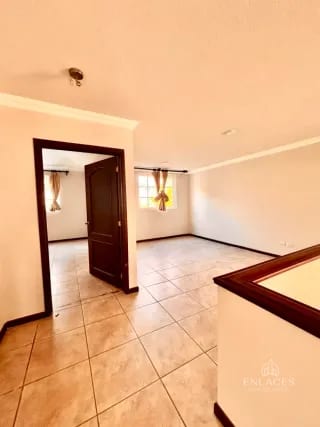 Entrada a Fraijanes • Casa en Renta/Venta • Villas de Entreverdes — Casa en Alquiler en Villas de Entreverdes, Carretera a El Salvador, Guatemala, Ciudad — miniatura 7 de 13