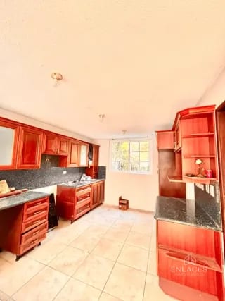 Entrada a Fraijanes • Casa en Renta/Venta • Villas de Entreverdes — Casa en Alquiler en Villas de Entreverdes, Carretera a El Salvador, Guatemala, Ciudad — miniatura 5 de 13
