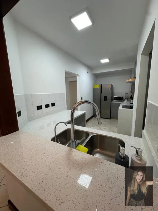 Apartamento amueblado Edificio Milenia zona 10 Oakland — Apartamento en Venta en Zona 10, Guatemala, Ciudad — foto 2 de 5