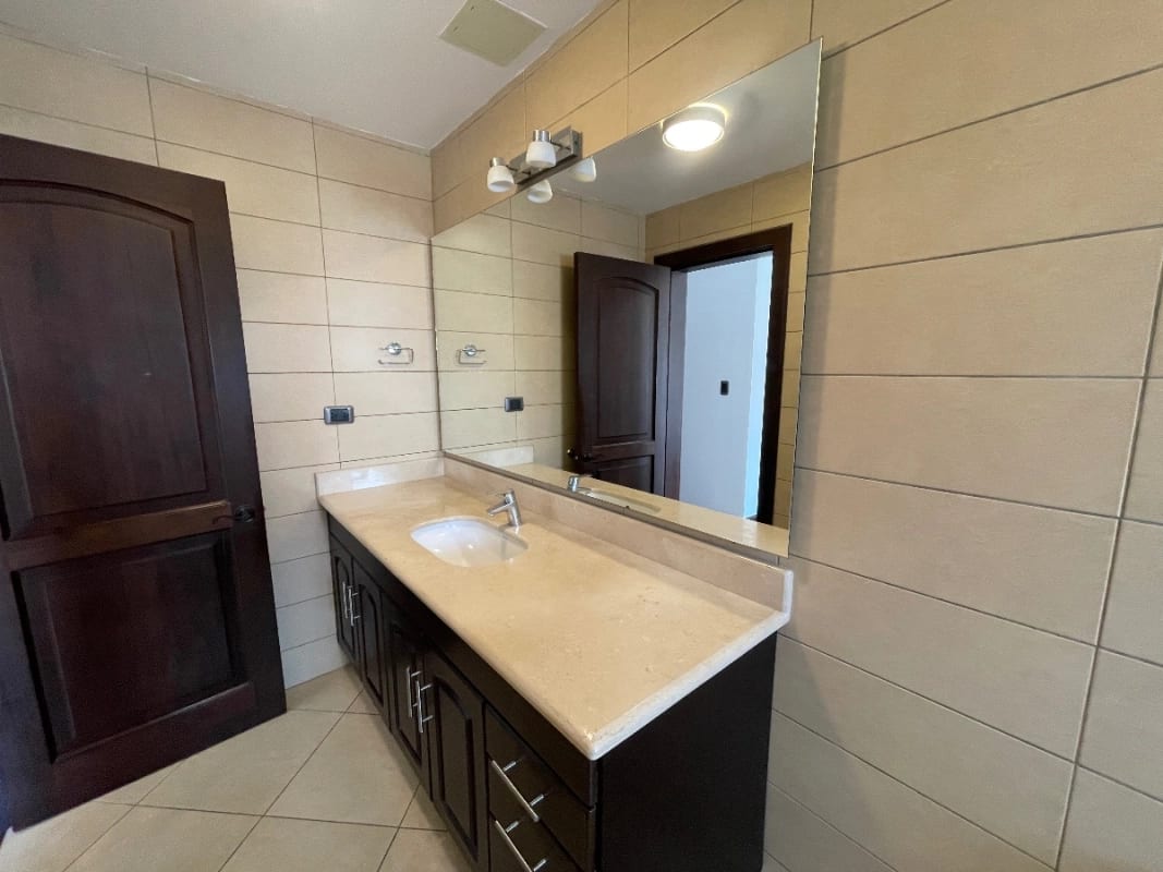 APARTAMENTO RENTA ZONA 16 , DURIAN CAYALA 144 MTS2, 3 DORMITORIOS $1,800 INCLUYE MANT E IVA EN CIUDAD CAYALÁ — Apartamento en Alquiler en Zona 16, Guatemala, Ciudad — foto 7 de 7