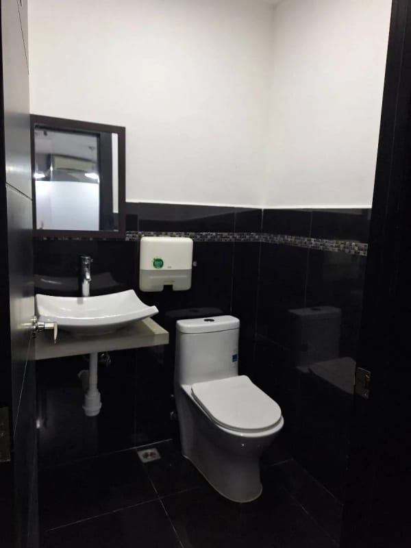 🚨 OFICINA EN RENTA / VENTA AMUEBLADA– EDIFICIO DUBAI CENTER, ZONA 10 🚨 — Oficina en Venta en Dubai Center, Zona 10, Guatemala, Ciudad — foto 2 de 14