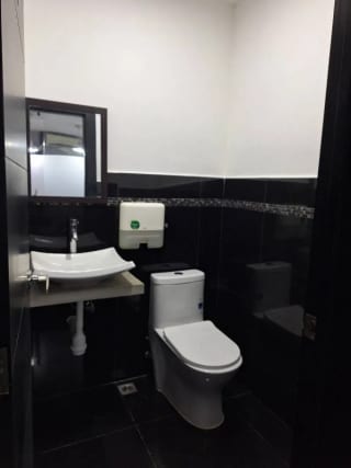 🚨 OFICINA EN RENTA / VENTA AMUEBLADA– EDIFICIO DUBAI CENTER, ZONA 10 🚨 — Oficina en Venta en Dubai Center, Zona 10, Guatemala, Ciudad — miniatura 2 de 14