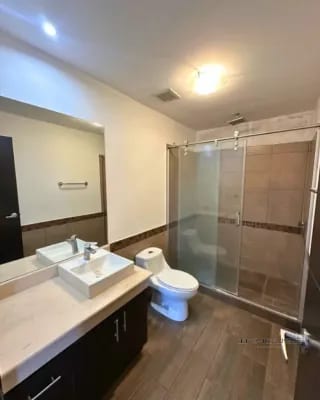 APARTAMENTO EN RENTA ZONA 10, NIVEL ALTO — Apartamento en Alquiler en Zona 10, Guatemala, Ciudad — miniatura 10 de 11