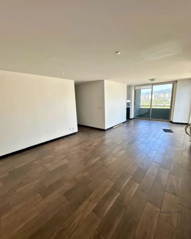 APARTAMENTO EN RENTA ZONA 10, NIVEL ALTO — Apartamento en Alquiler en Zona 10, Guatemala, Ciudad — foto 2 de 11