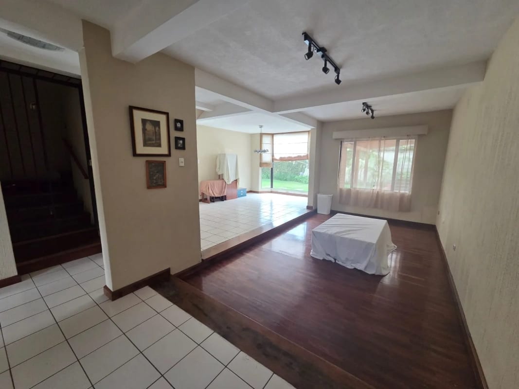 Amplia casa en Los Manantiales km 18 CAES — Casa en Venta en Carretera a El Salvador, Guatemala, Ciudad — foto 11 de 17