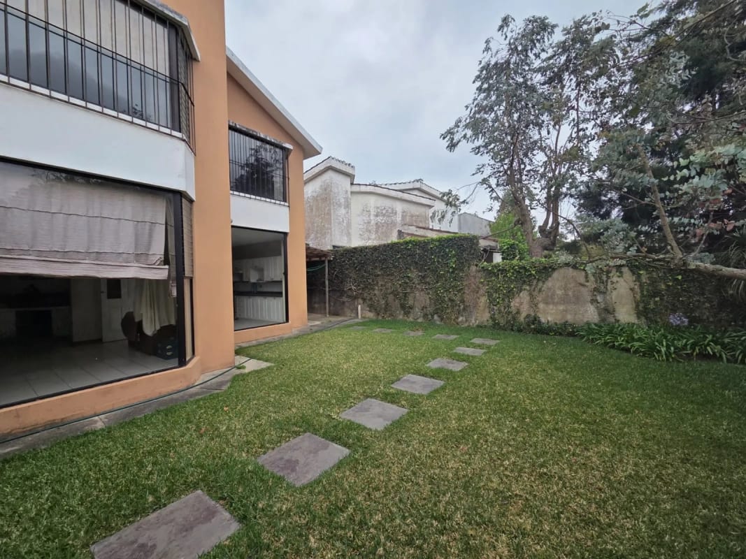 Amplia casa en Los Manantiales km 18 CAES — Casa en Venta en Carretera a El Salvador, Guatemala, Ciudad — foto 7 de 17