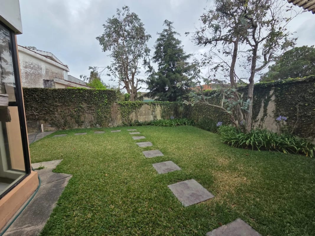 Amplia casa en Los Manantiales km 18 CAES — Casa en Venta en Carretera a El Salvador, Guatemala, Ciudad — foto 4 de 17