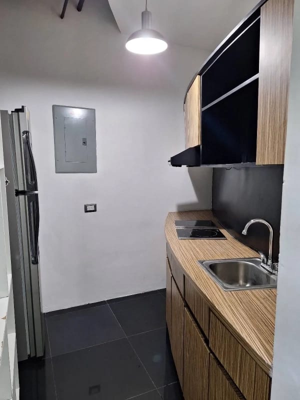 🚨 OFICINA EN RENTA AMUEBLADA – EDIFICIO DUBAI CENTER, ZONA 10 🚨  Zona 10 — Oficina en Alquiler en Dubai Center, Zona 10, Guatemala, Ciudad — foto 7 de 11