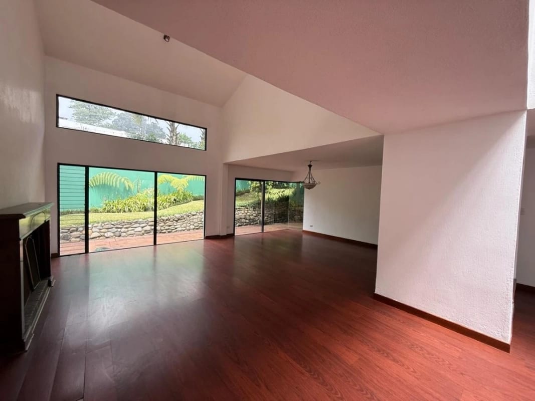 Preciosa casa en venta en Condominio la Encantada, km 12 Carretera El Salvador. — Casa en Venta en Carretera a El Salvador, Guatemala, Ciudad — foto 4 de 17