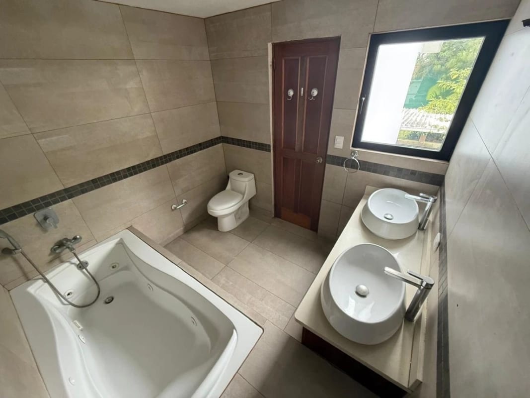 Preciosa casa en venta en Condominio la Encantada, km 12 Carretera El Salvador. — Casa en Venta en Carretera a El Salvador, Guatemala, Ciudad — foto 3 de 17