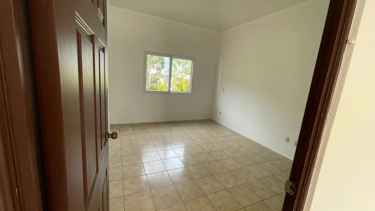 Casa en venta - La Fontana - Km25.5 CAES — Casa en Venta en Carretera a El Salvador, Guatemala, Ciudad — foto 7 de 13