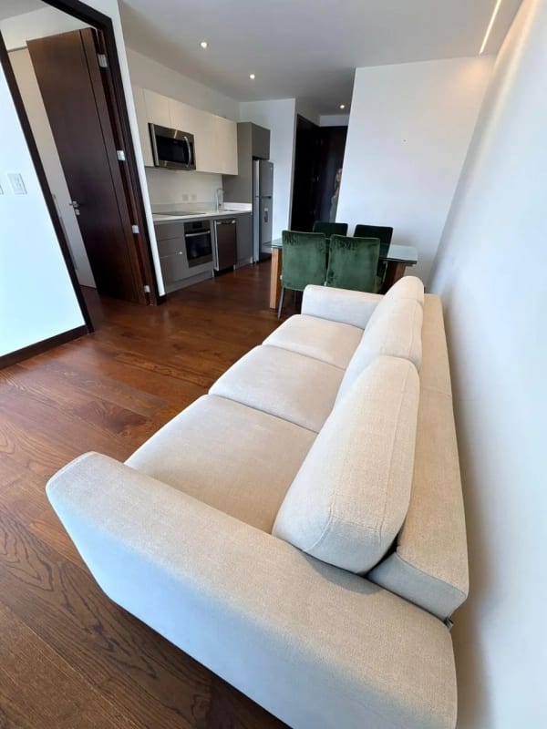 Apartamento en Alquiler | Vasanta | Zona 10 | Amueblado · Balcón amplio — Apartamento en Alquiler en Vasanta, Zona 10, Guatemala, Ciudad — foto 5 de 6