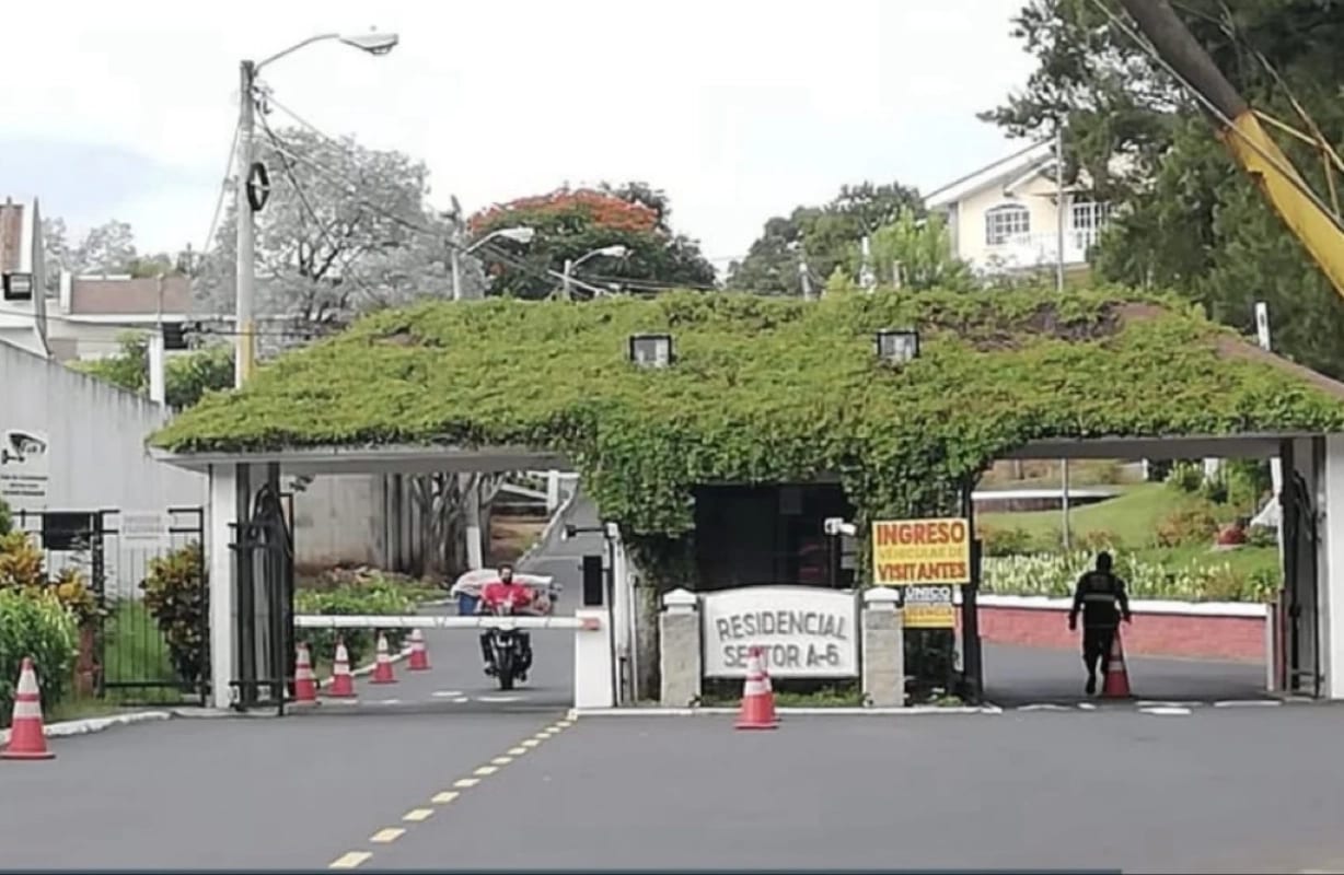 TERRENO DE ESQUINA EN VENTA SECTOR A6 CIUDAD SAN CRISTOBAL — Terreno en Venta en Zona 8 Mixco, Guatemala, Ciudad — foto 1 de 1