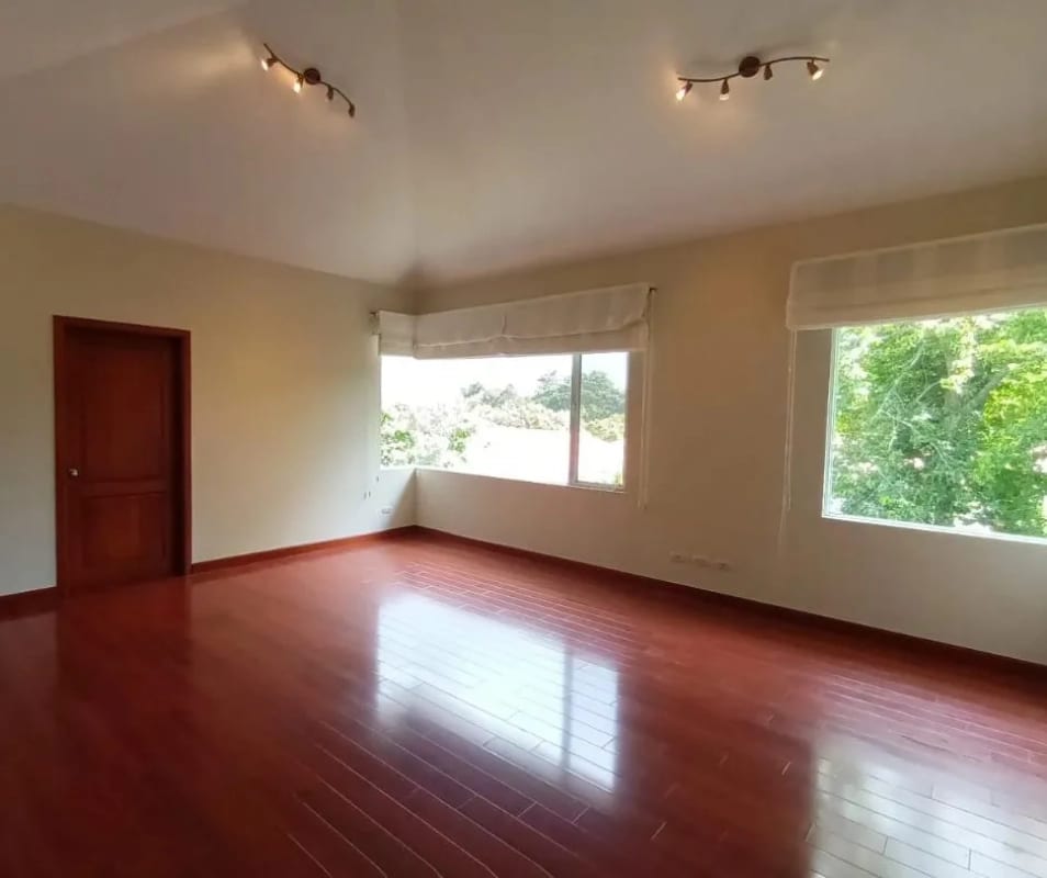 VENDO Casa Carretera a El Salvador, Condominio Portal del Bosque II — Casa en Venta en Portal del Bosque II, Carretera a El Salvador, Guatemala, Ciudad — foto 10 de 15