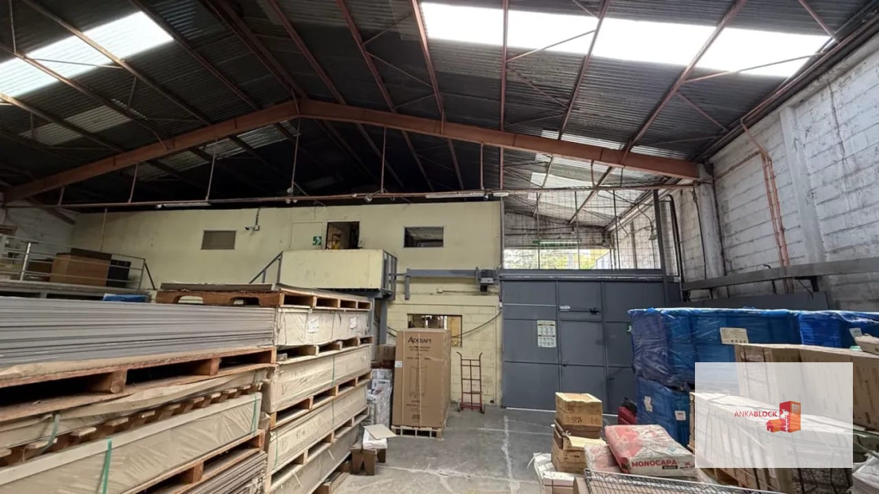 Bodega amplia de esquina en El Naranjo — Bodega / Ofibodega en Alquiler en Zona 4 Mixco, Guatemala, Ciudad — foto 7 de 8
