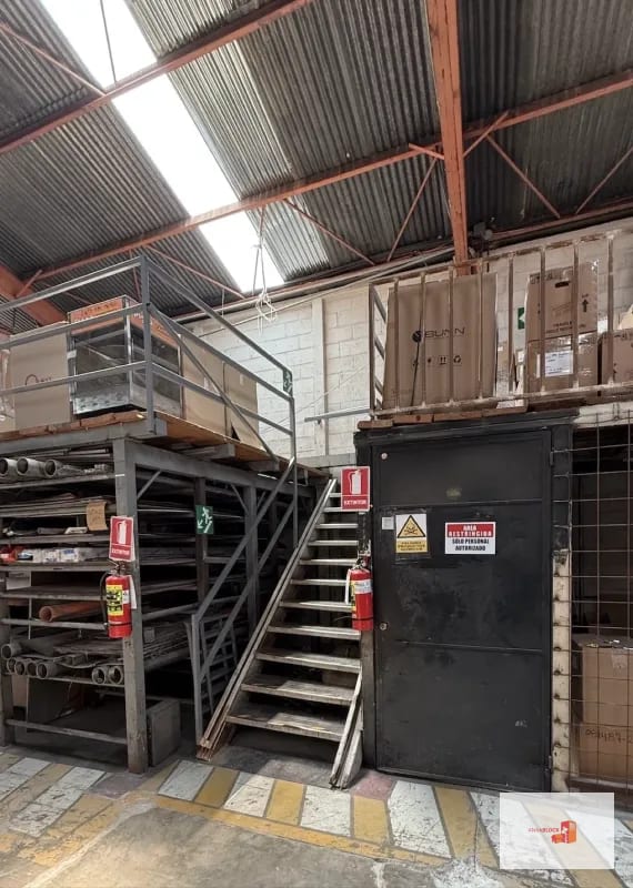 Bodega amplia de esquina en El Naranjo — Bodega / Ofibodega en Alquiler en Zona 4 Mixco, Guatemala, Ciudad — foto 4 de 8