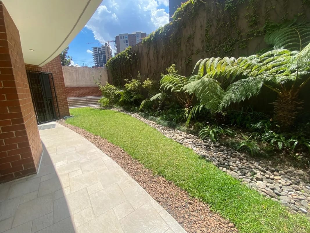 APARTAMENTO CON JARDÍN PRIVADO EN ZONA 14 – PLENUM CATORCE 100 M² DE JARDÍN — Apartamento en Alquiler en Zona 14, Guatemala, Ciudad — foto 1 de 8