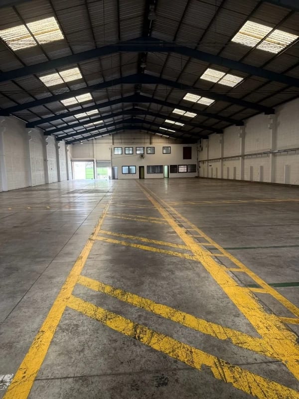 Venta o Alquiler de Bodega en Ciudad San Cristobal en Granjas — Bodega / Ofibodega en Venta en Zona 8 Mixco, Guatemala, Ciudad — foto 1 de 8