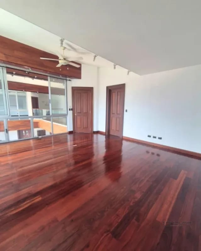 PENTHOUSE EN RENTA EN ZONA 14 CON DOS NIVELES Y TERRAZA — Apartamento en Alquiler en Zona 14, Guatemala, Ciudad — foto 6 de 11
