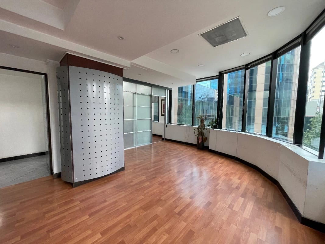 EUROPLAZA Z14, OFICINA RENTA 160 MTS2, 5 ESPACIOS TABICADOS, 2 BAÑOS, 2 PARQUEOS $2,500 + IVA — Oficina en Alquiler en Europlaza, Zona 14, Guatemala, Ciudad — foto 5 de 5