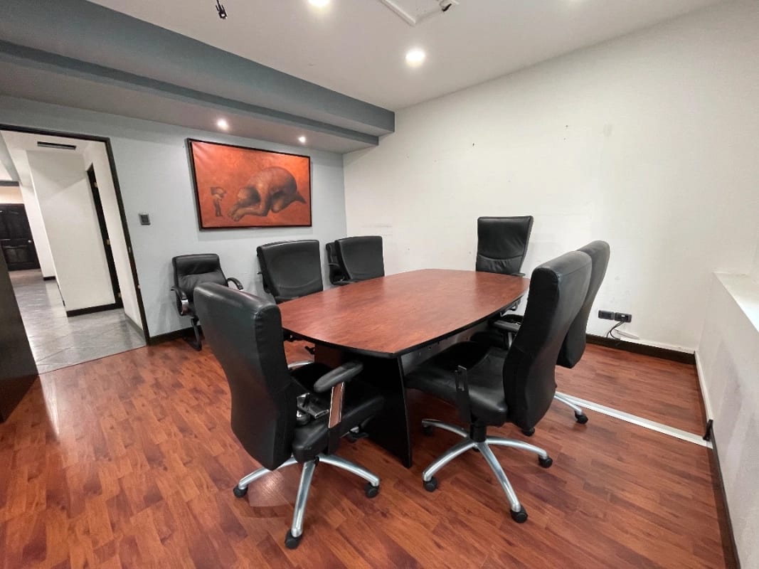EUROPLAZA Z14, OFICINA RENTA 160 MTS2, 5 ESPACIOS TABICADOS, 2 BAÑOS, 2 PARQUEOS $2,500 + IVA — Oficina en Alquiler en Europlaza, Zona 14, Guatemala, Ciudad — foto 4 de 5
