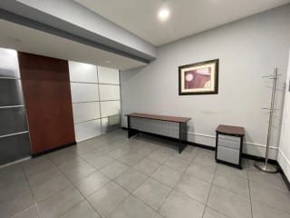 EUROPLAZA Z14, OFICINA RENTA 160 MTS2, 5 ESPACIOS TABICADOS, 2 BAÑOS, 2 PARQUEOS $2,500 + IVA — Oficina en Alquiler en Europlaza, Zona 14, Guatemala, Ciudad — miniatura 2 de 5