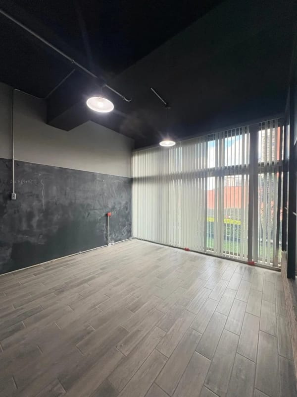 VENDO OFICINA EN EDIFICIO PIALE ZONA 10 CON JARDÍN — Oficina en Venta en Pialé, Zona 10, Guatemala, Ciudad — foto 14 de 15