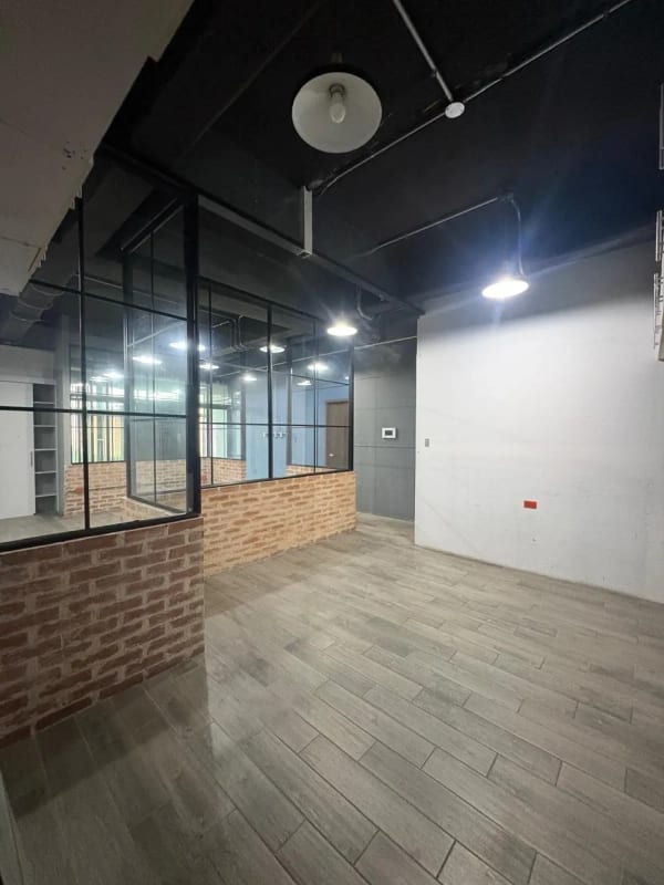 VENDO OFICINA EN EDIFICIO PIALE ZONA 10 CON JARDÍN — Oficina en Venta en Pialé, Zona 10, Guatemala, Ciudad — foto 6 de 15