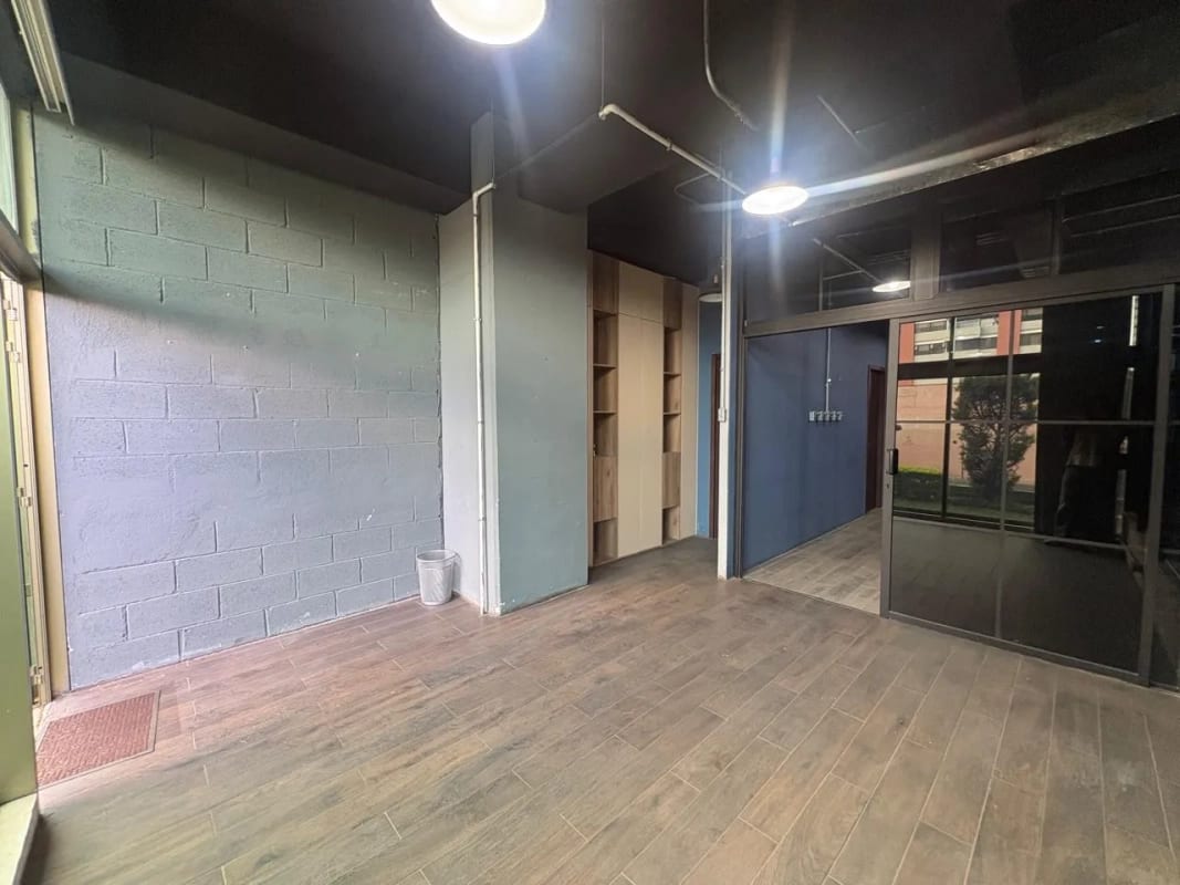 VENDO OFICINA EN EDIFICIO PIALE ZONA 10 CON JARDÍN — Oficina en Venta en Pialé, Zona 10, Guatemala, Ciudad — foto 4 de 15