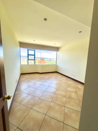 APARTAMENTO EN MILENIA ZONA 10 – 2 HAB + ESTUDIO, NIVEL ALTO — Apartamento en Alquiler en Milenia, Zona 10, Guatemala, Ciudad — miniatura 14 de 16