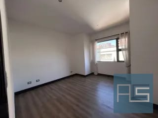 Amplio apartamento en renta de 2 hab en zona 10 — Apartamento en Alquiler en Zona 10, Guatemala, Ciudad — miniatura 12 de 17