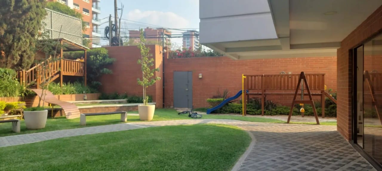 Apartamento en venta, Edificio Almeira, zona 14 — Apartamento en Venta en Almeira, Zona 14, Guatemala, Ciudad — foto 1 de 9