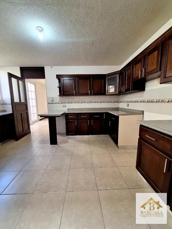 Se vende Casa en Santa Monica km 16.5 entrada por Olmeca CAES — Casa en Venta en Carretera a El Salvador, Guatemala, Ciudad — foto 15 de 17