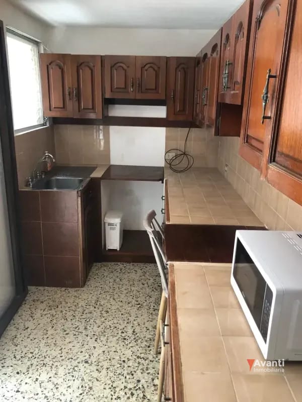 ALQUILER CASA EN ZONA 10, PARA VIVIENDA U OFICINA — Casa en Alquiler en Zona 10, Guatemala, Ciudad — foto 3 de 6
