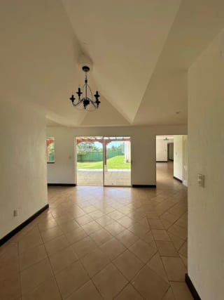 Casa en Renta Casa y Campo Km 23.5 — Casa en Alquiler en Carretera a El Salvador, Guatemala, Ciudad — miniatura 9 de 17