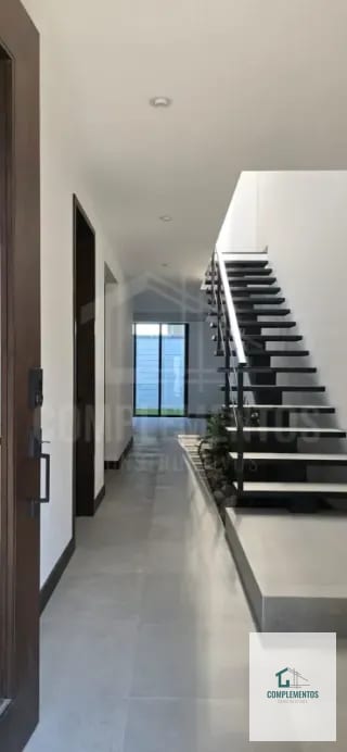 Molié, Casa en Renta Zona 10 — Casa en Alquiler en Zona 10, Guatemala, Ciudad — miniatura 2 de 11