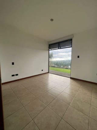 VENDO LINDA CASA EN LA FORESTA KM.20.5 CARR A FRAIJANES — Casa en Venta en La Foresta, Carretera a El Salvador, Guatemala, Ciudad — miniatura 9 de 11