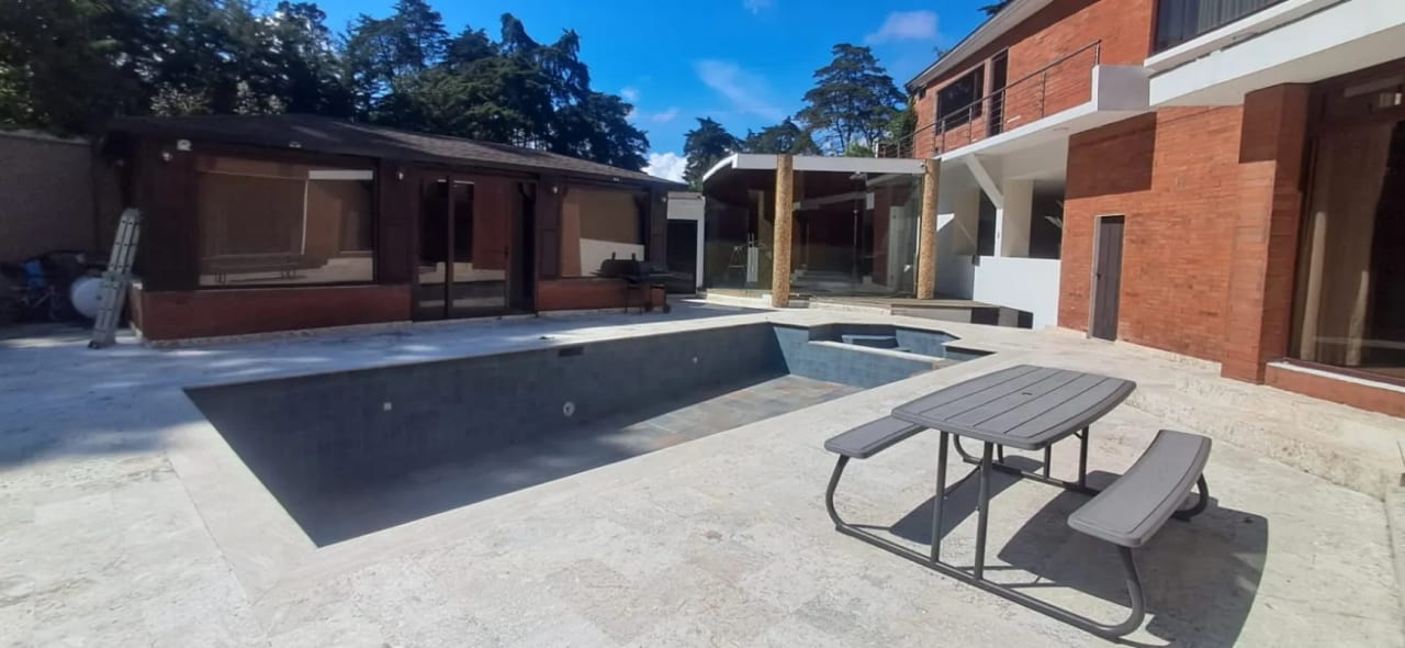 VENDO CASA CON PISCINA, SAUNA, JACUZZI, KM.18.7 CAES — Casa en Venta en Condominio La Mirage, Carretera a El Salvador, Guatemala, Ciudad — foto 1 de 11