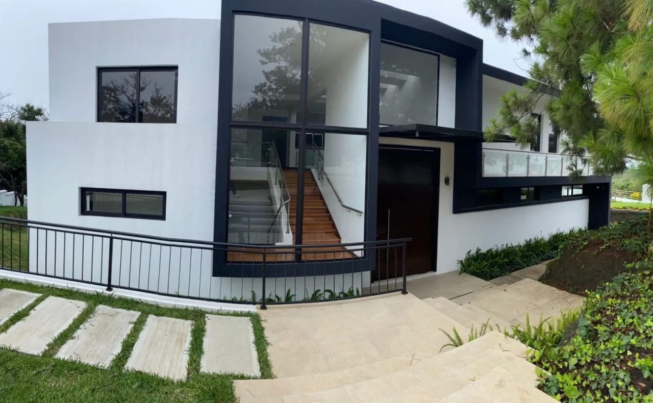 VENDO CASA NUEVA DE LUJO con Piscina y Jacuzzi en Sausalito, – 5 Habitaciones — Casa en Venta en Sausalito, Carretera a El Salvador, Guatemala, Ciudad — foto 2 de 9
