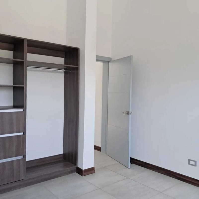 VENDO AMPLIA CASA CON APARTAMENTO, LOS MANANTIALES — Casa en Venta en Carretera a El Salvador, Guatemala, Ciudad — foto 14 de 17