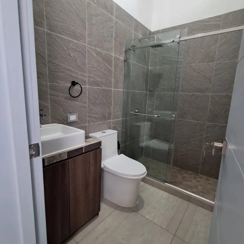 VENDO AMPLIA CASA CON APARTAMENTO, LOS MANANTIALES — Casa en Venta en Carretera a El Salvador, Guatemala, Ciudad — foto 5 de 17
