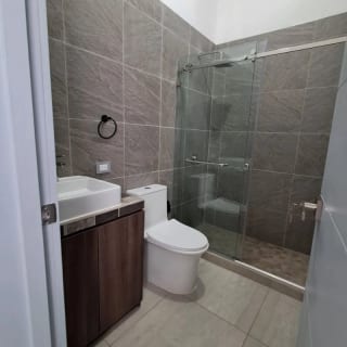 VENDO AMPLIA CASA CON APARTAMENTO, LOS MANANTIALES — Casa en Venta en Carretera a El Salvador, Guatemala, Ciudad — miniatura 5 de 17